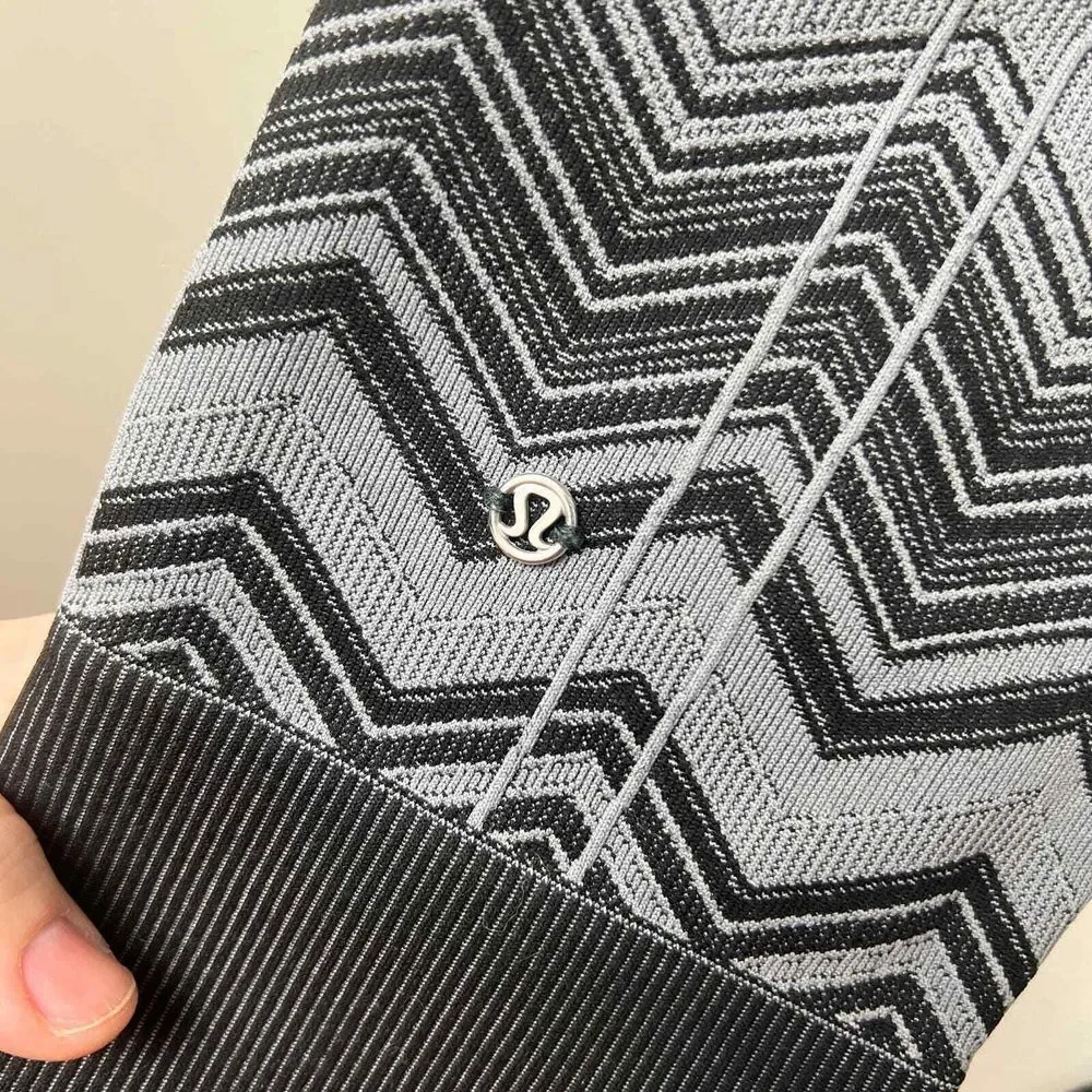 Lululemon Heathered‎ Slate Black Gray Chevron Ebb to Street Pant Legging Size 6 - Picture 4 of 5
